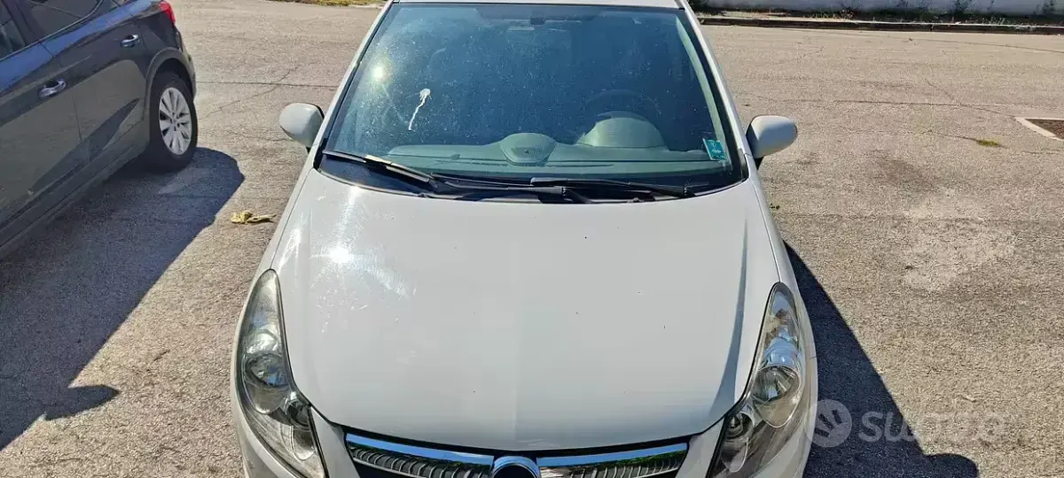 Usata Opel Corsa 75 CV (55 kW) 2011 Bianco Utilitaria
