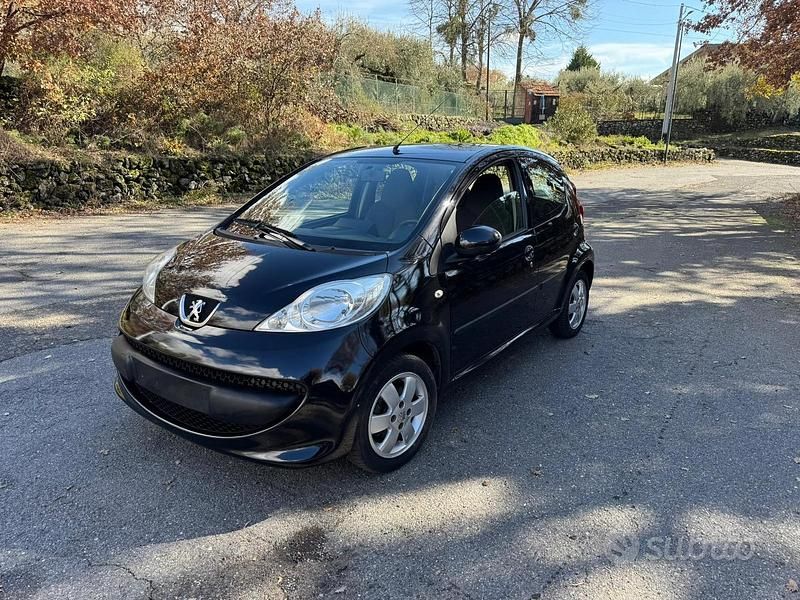 Usata Peugeot 107 68 CV (50 kW) 2008 Nero Utilitaria
