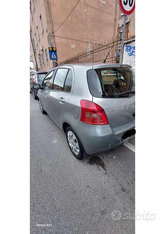 Usata Toyota Yaris 75 CV (55 kW) 2007 Grigio Berlina