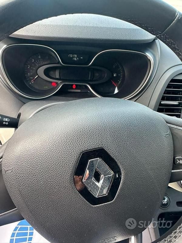 Usata Renault Captur Intens 110 CV (80 kW) 2017 Rosso SUV