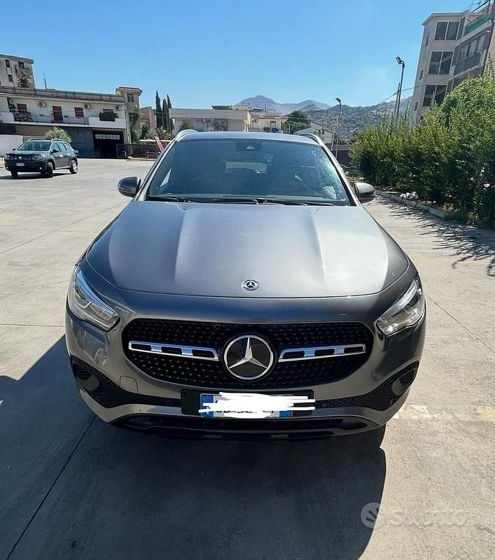 Grigio Usata 2020 Mercedes GLA200 Advanced Plus SUV | 25.900 € - Immagine 1/4
