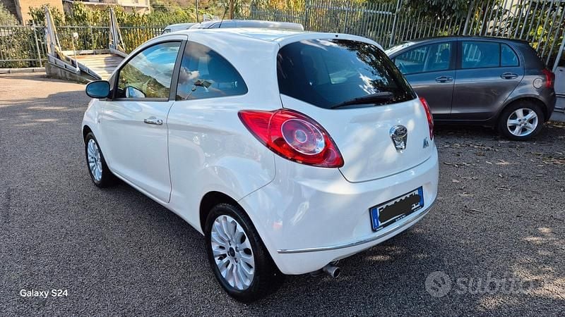 Usata Ford Ka Titanium 69 CV (50 kW) 2011 Bianco Berlina