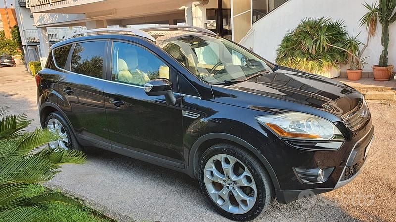 Usata Ford Kuga 163 CV (119 kW) 2010 Nero SUV