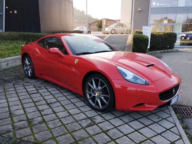 Usata Ferrari California 489 CV (359 kW) 2012 Rosso Cabrio