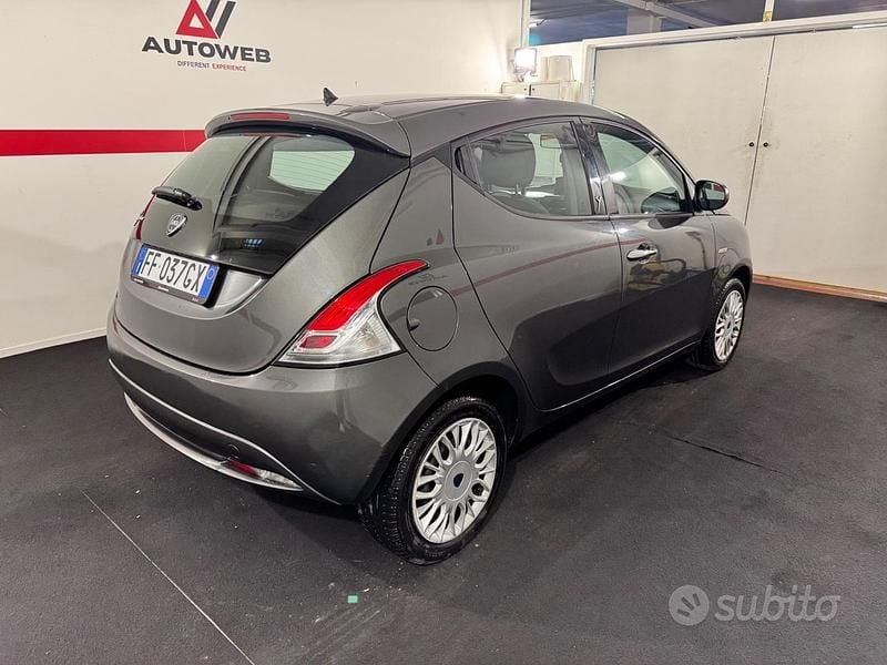 Usata Lancia Ypsilon Platinum 69 CV (50 kW) 2016 Grigio Utilitaria