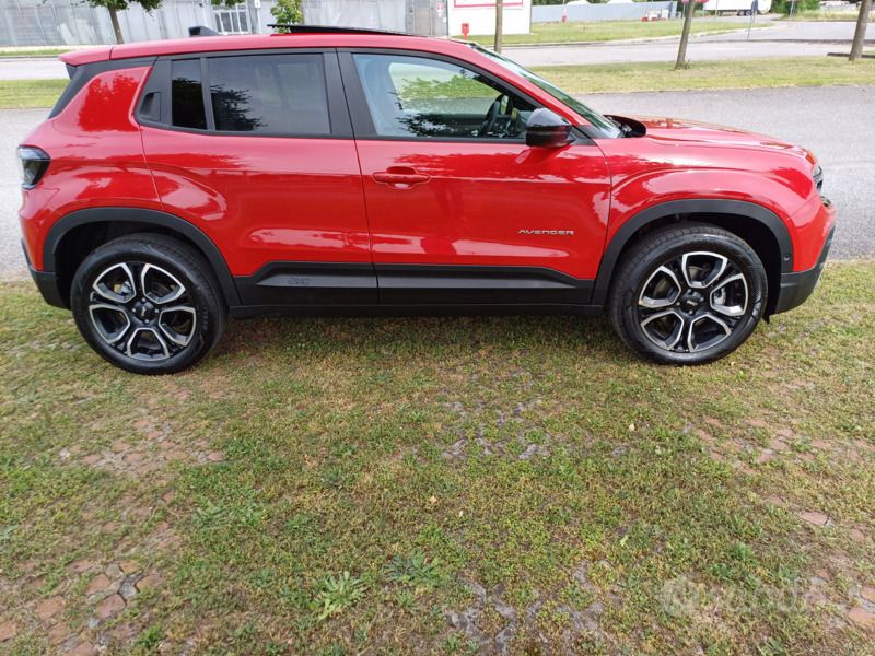 Usata Jeep Avenger Summit 101 CV (74 kW) 2024 Rosso SUV