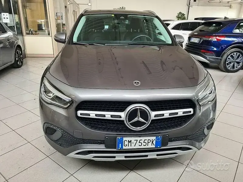 Begagnad Mercedes GLA200 Business 150 HK (110 kW) 2023 Grå SUV