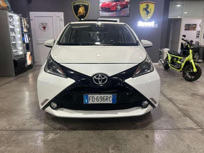 Bianco Usata 2016 Toyota Aygo X-play Due volumi | 7900 € (Buon prezzo) - Immagine 1/4