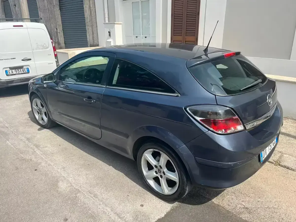 Usata Opel Astra 110 CV (80 kW) 2007 Grigio Utilitaria