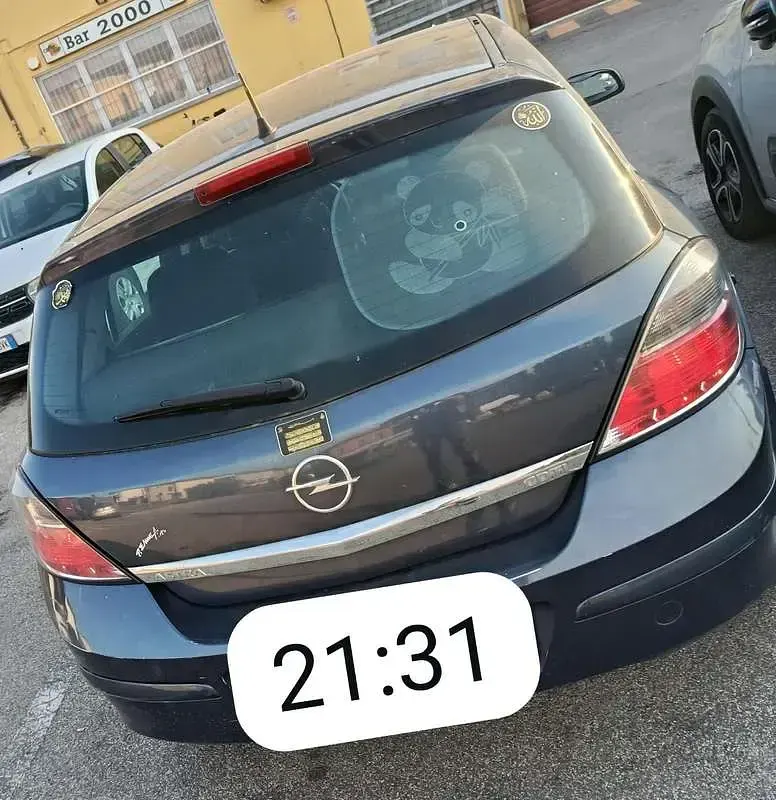 Usata Opel Astra Enjoy 90 CV (66 kW) 2005 Berlina