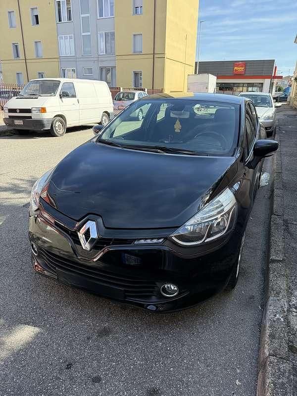 Usata 2015 Renault Clio IV Dynamique Tre volumi | 7500 € (Buon prezzo) - Immagine 1/4