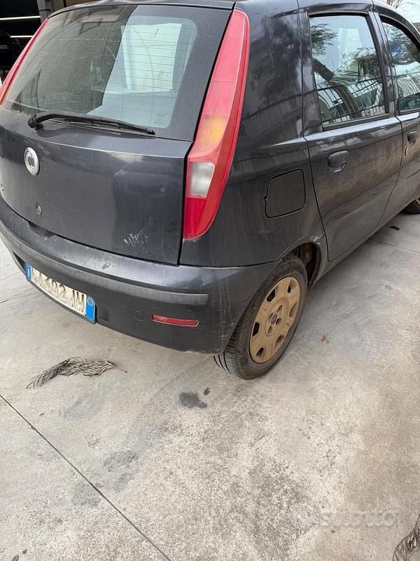 Usata Fiat Punto Active 59 CV (43 kW) 2003 Nero Utilitaria