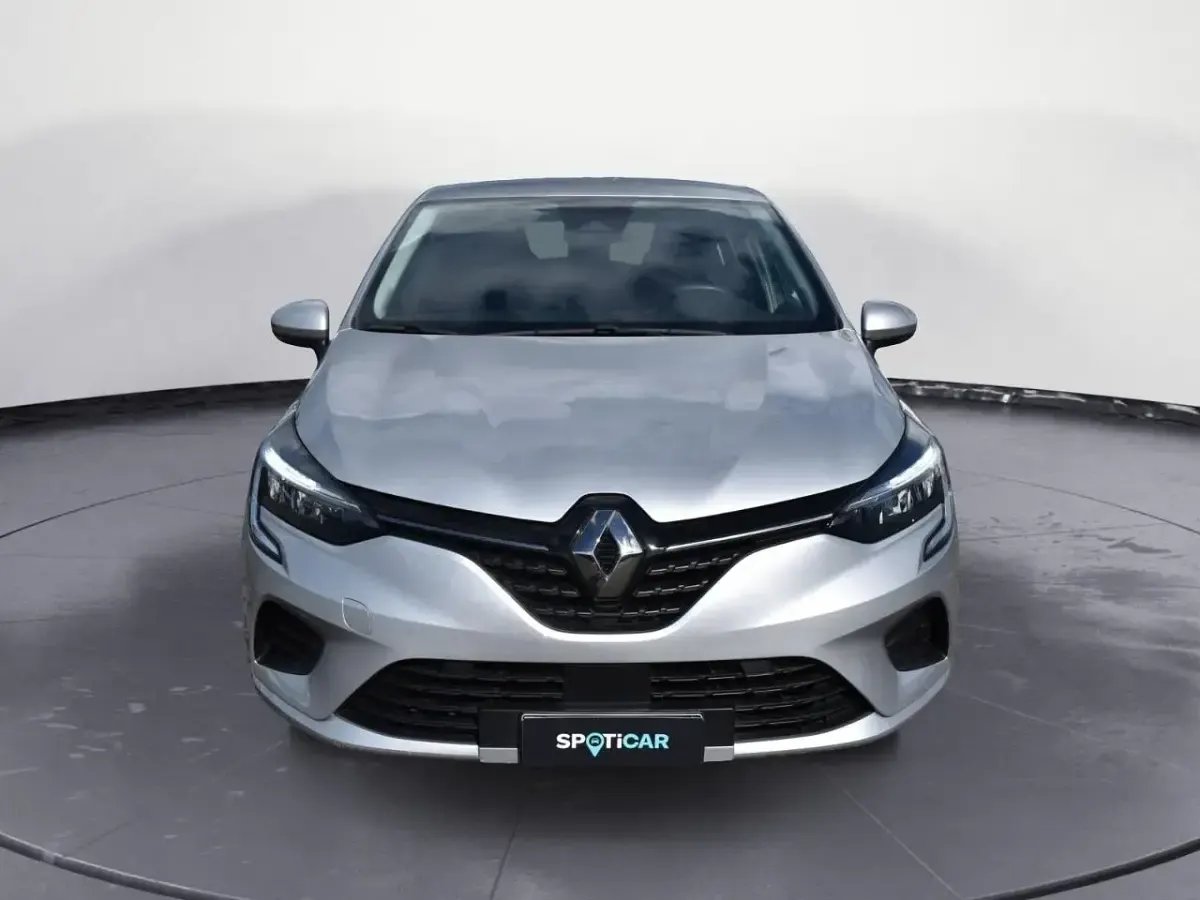 Usata Renault Clio V Equilibre 140 CV (102 kW) 2022 Argento Utilitaria