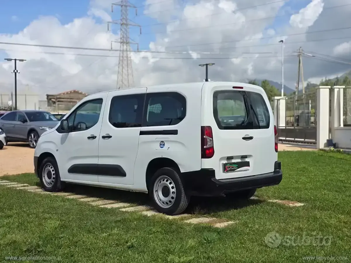 Usata Opel Combo 102 CV (75 kW) 2021 Bianco Monovolume