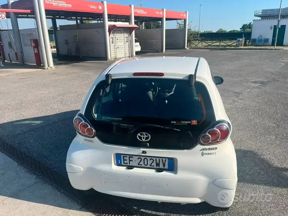 Usata Toyota Aygo 68 CV (50 kW) 2010 Bianco Utilitaria