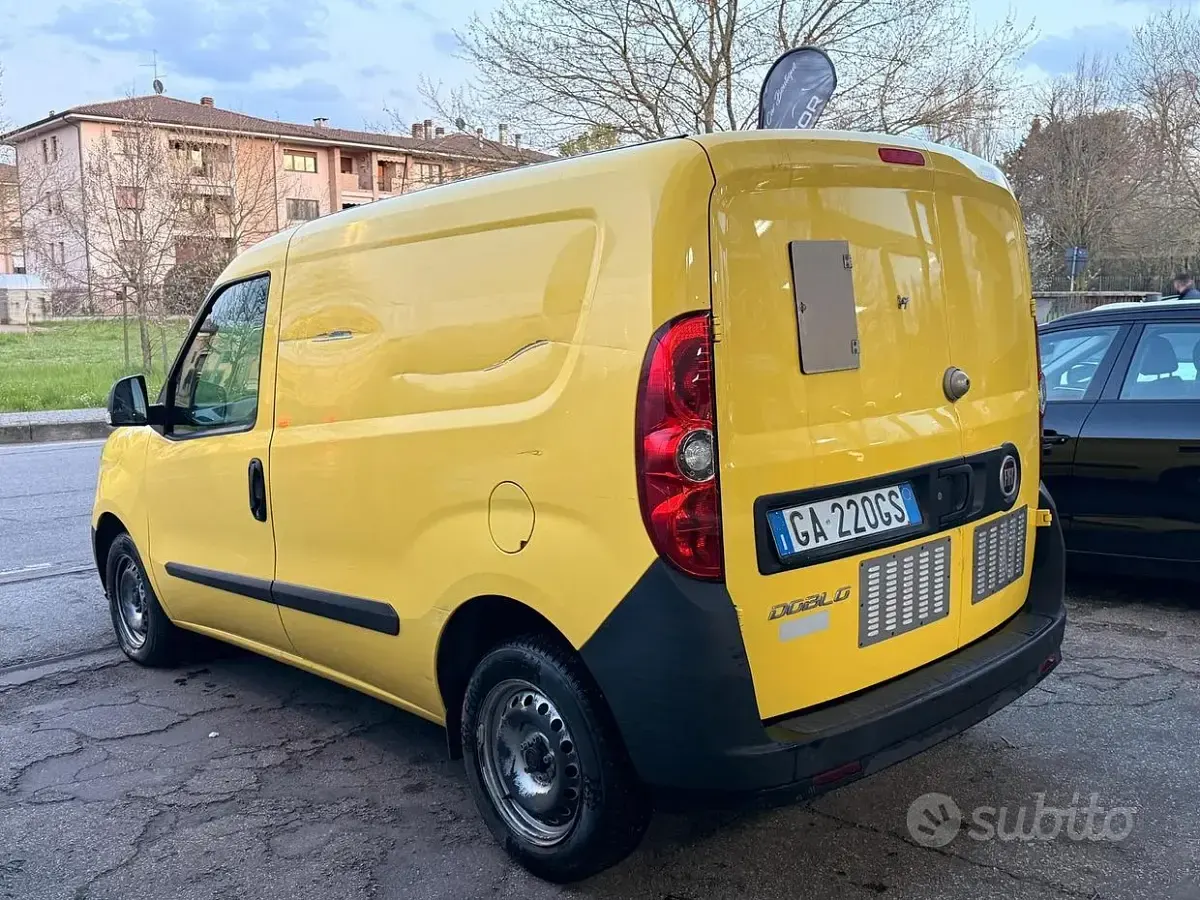 Usata Fiat Doblò 95 CV (69 kW) 2020 Giallo