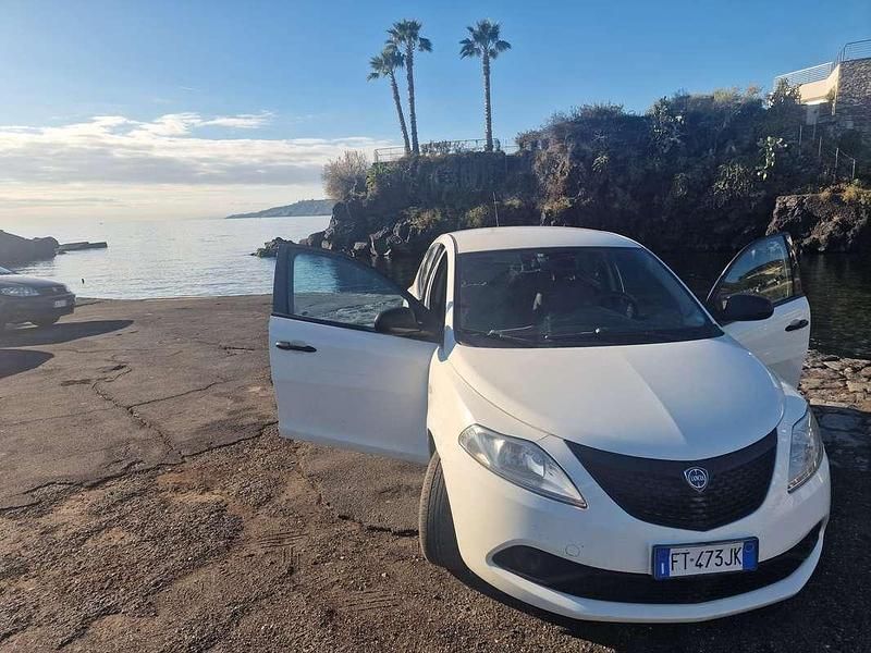 Usata Lancia Ypsilon 69 CV (50 kW) 2019 Utilitaria