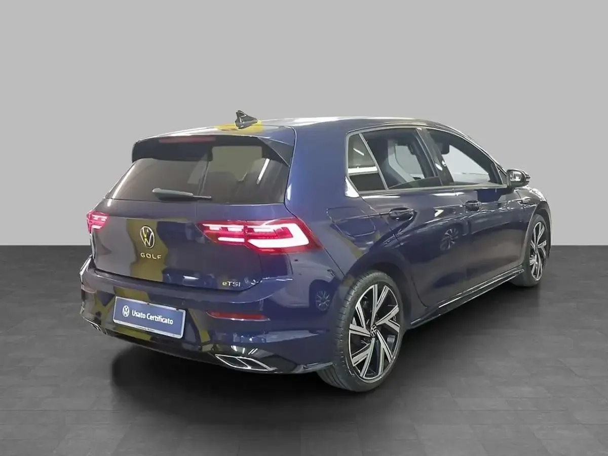 Usata VW Golf VIII R-line 131 CV (96 kW) 2024 Bleu Berlina