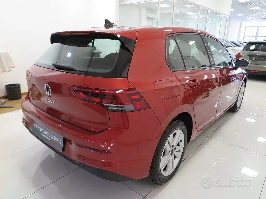 Usata VW Golf VIII Life 110 CV (80 kW) 2020 Rosso Berlina
