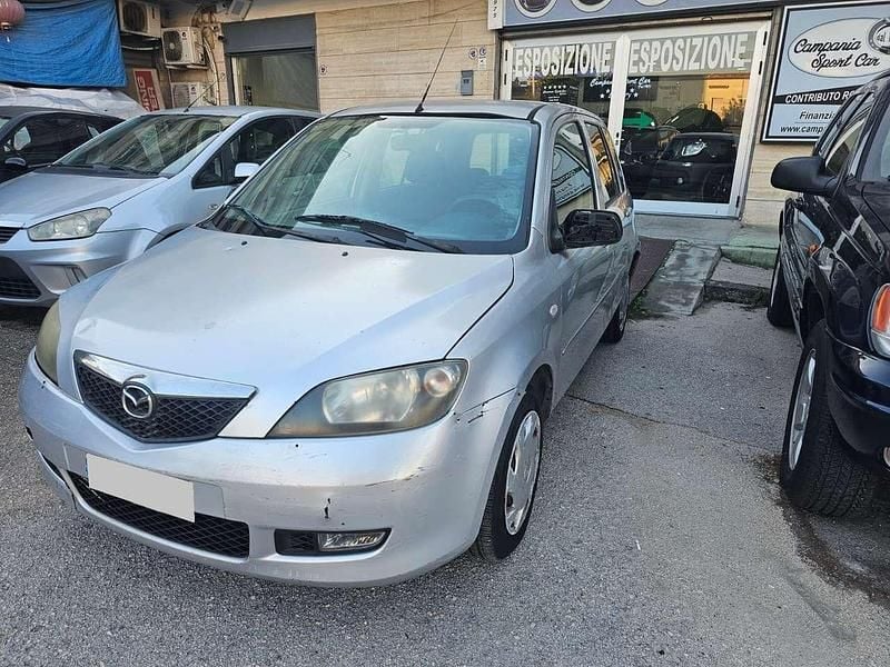 Usata Mazda 2 68 CV (50 kW) 2005 Grigio argento Utilitaria
