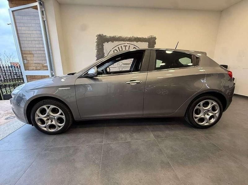 Usata Alfa Romeo Giulietta Super 120 CV (88 kW) 2019 Argento Utilitaria
