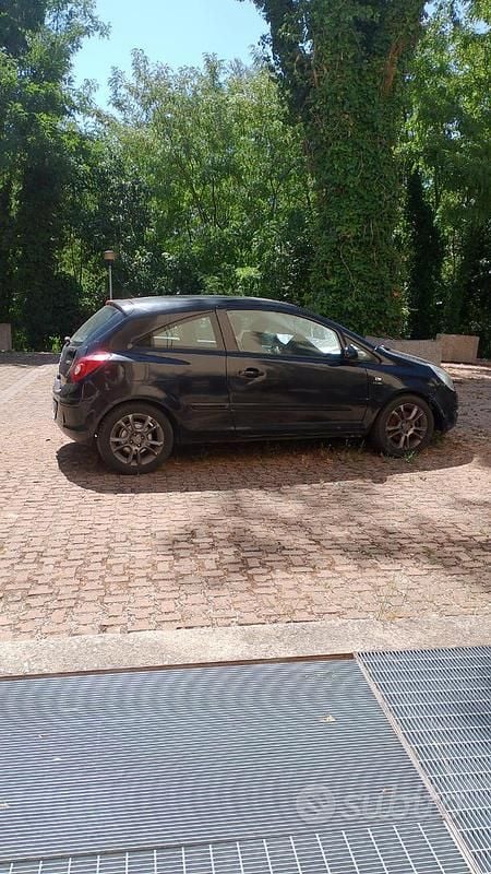 Nero Usata 2008 Opel Corsa Coupé | 1600 € (Ottimo prezzo) - Immagine 1/2