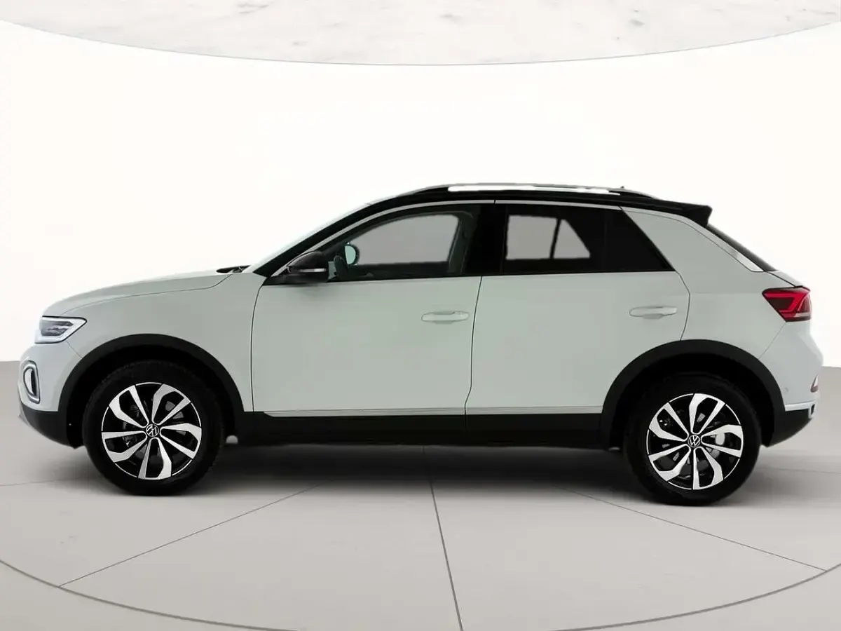 Usata VW T-Roc Style 110 CV (80 kW) 2023 Pure white nero SUV