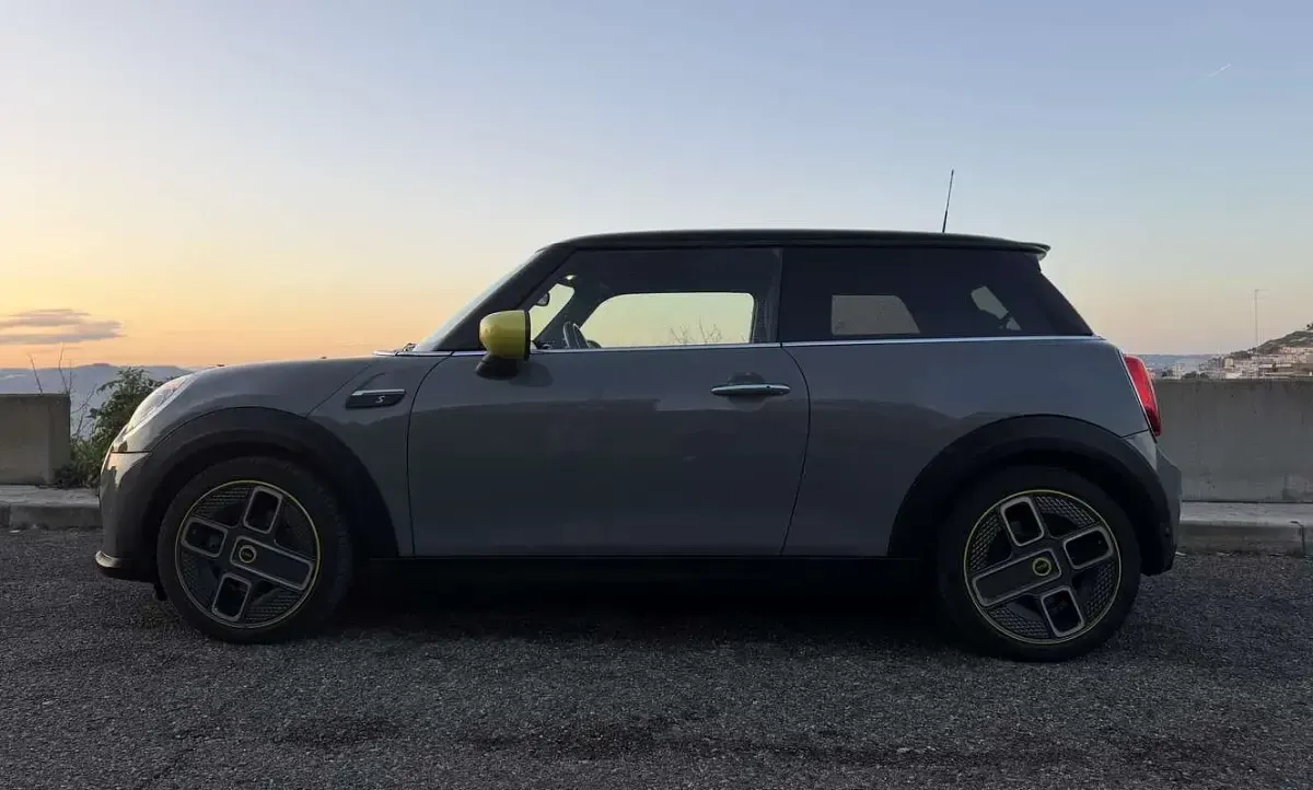 Usado Mini Cooper SE Classic 135 kW (184 CV) 2021 Gris Utilitario