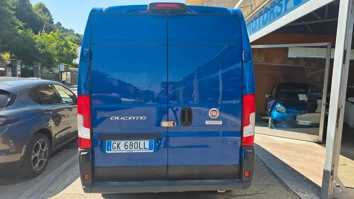 Usata Fiat Ducato 33 140 CV (102 kW) 2022 Blu Furgone