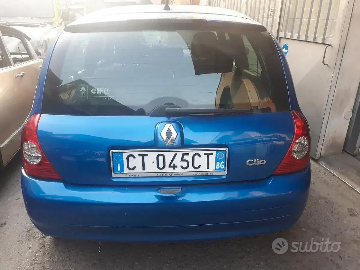 Usata Renault Clio II 75 CV (55 kW) 2005 Blu Berlina