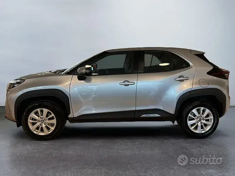 Usata Toyota Yaris Cross Active 116 CV (85 kW) 2023 Grigio SUV