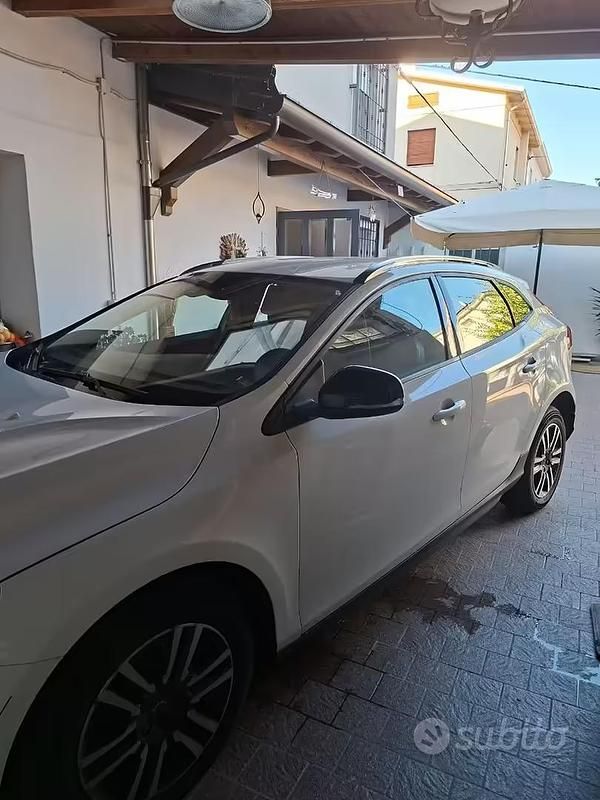 Usata Volvo V40 CC Business Edition 120 CV (88 kW) 2018 Bianco Station wagon