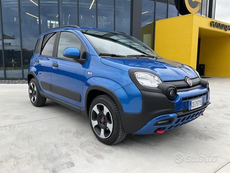 Usata Fiat Panda Cross Cross 69 CV (50 kW) 2024 Blu/azzurro Utilitaria