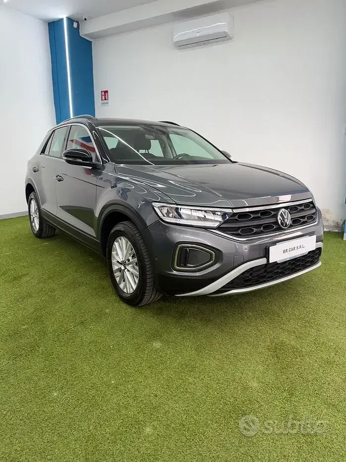 Usata VW T-Roc Life 116 CV (85 kW) 2023 Grigio SUV