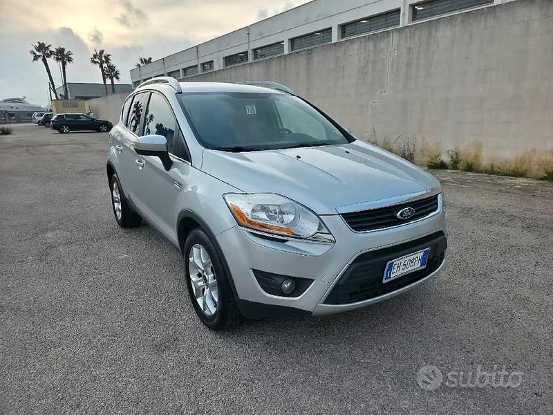 Usata Ford Kuga 140 CV (102 kW) 2011 Grigio SUV
