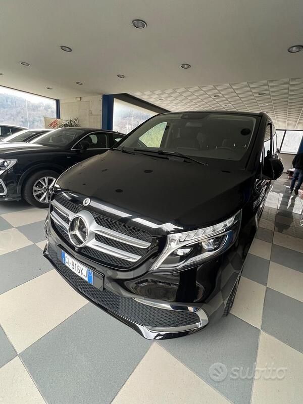 Usata Mercedes V300 Premium 237 CV (174 kW) 2022 Nero Monovolume