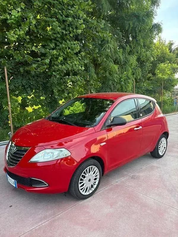 Usata Lancia Ypsilon Platinum 69 CV (50 kW) 2017 Utilitaria