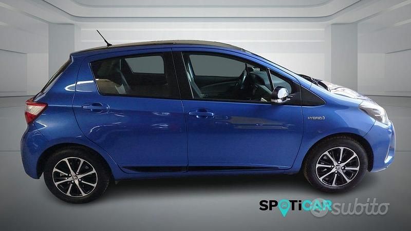 Usata Toyota Yaris Hybrid Active 92 CV (67 kW) 2019 Blu Berlina