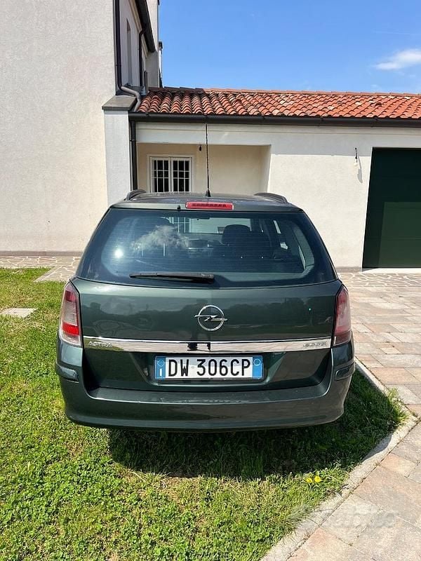 Usata Opel Astra 110 CV (80 kW) 2009 Station wagon