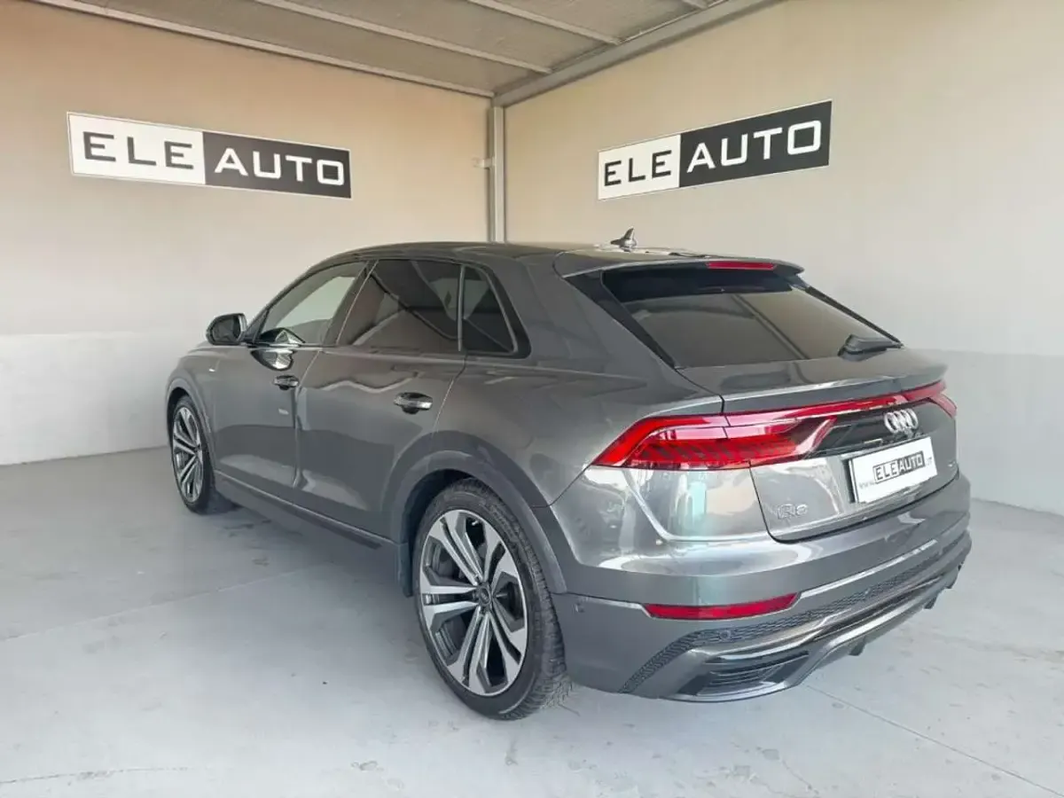 Usata Audi Q8 S-Line 286 CV (210 kW) 2022 Grigio daytona SUV