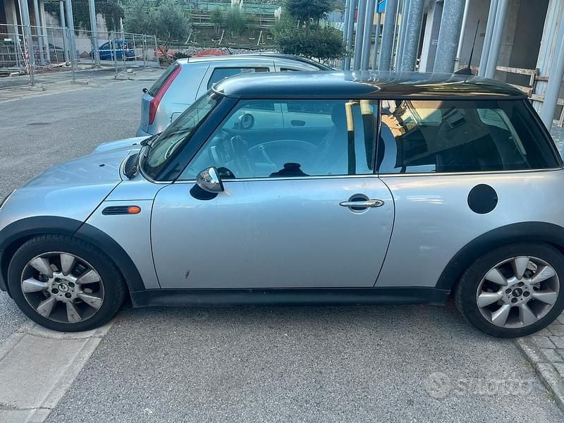 Usata Mini ONE 75 CV (55 kW) 2004 Grigio Utilitaria