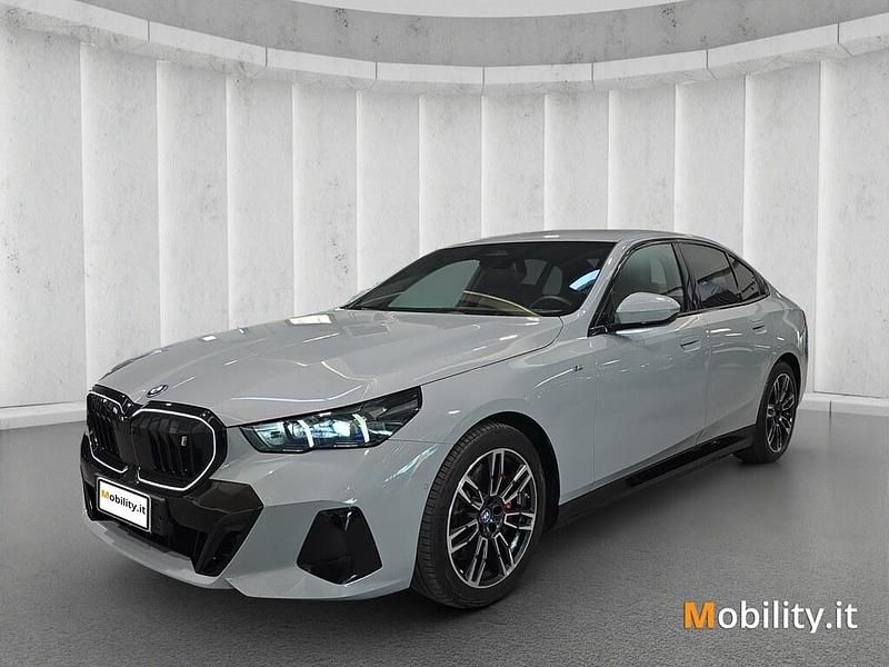 Grigio Usata 2024 BMW i5 Comfort Edition Tre volumi | 58.800 € (Buon prezzo) - Immagine 1/4