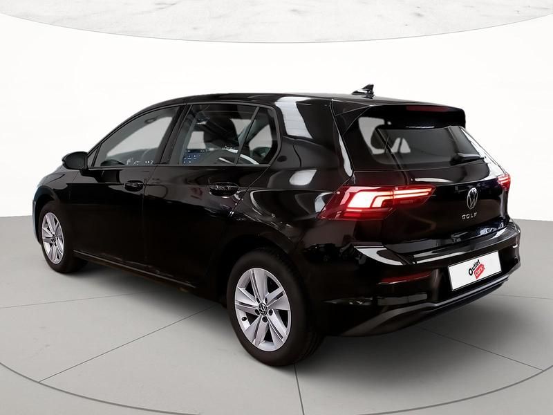 Usata VW Golf VIII Life 116 CV (85 kW) 2025 Grenadill black metallizzato Berlina