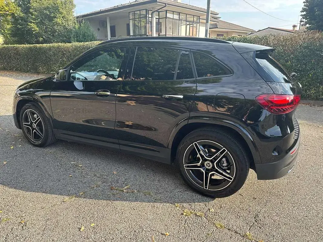 Usata Mercedes GLA180 Advanced Plus 116 CV (85 kW) 2023 Nero SUV