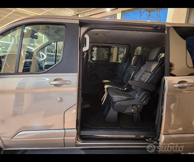 Usata Ford Tourneo 130 CV (95 kW) 2020 Grigio Monovolume