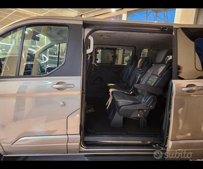 Usata Ford Tourneo 131 CV (96 kW) 2020 Grigio Monovolume