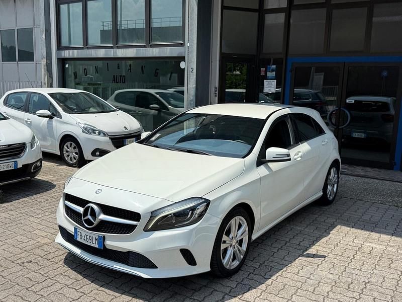 Bianco Usata 2015 Mercedes A200 Premium Tre volumi | 13.700 € (Ottimo prezzo) - Immagine 1/4