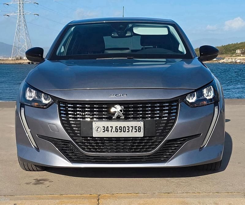 Usata Peugeot 208 Allure 102 CV (75 kW) 2022 Argento Utilitaria