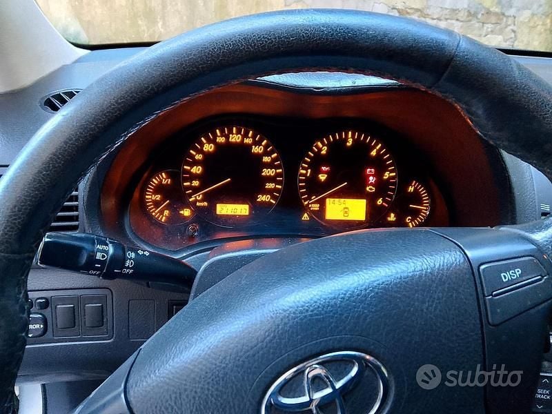 Usata Toyota Avensis 149 CV (109 kW) 2008 Grigio Station wagon