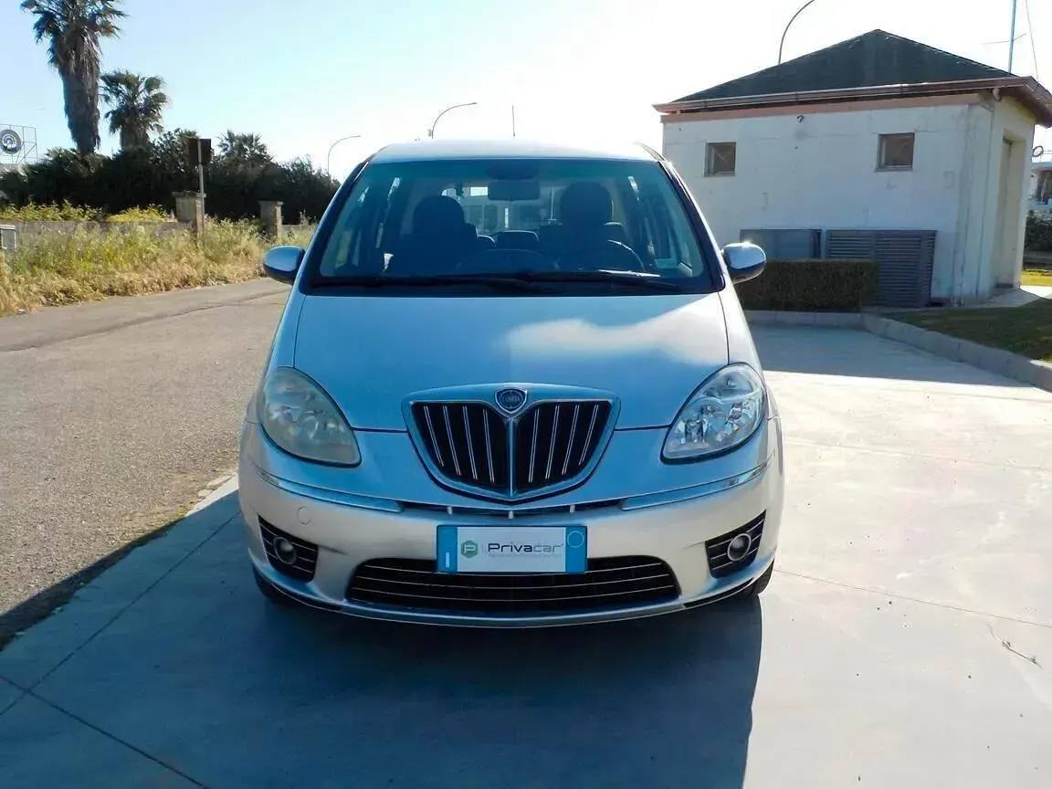 Usata Lancia Musa S 95 CV (69 kW) 2010 Argento Monovolume